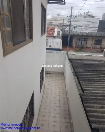 Imagem Casa à Venda com 05 Dormitórios sendo 01 Suíte, com Churrasqueira a Carvão, com Ampla Varanda, localizada no Centro em Balneário Camboriú.