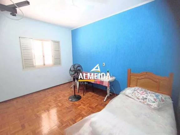 Imagem Casa com 3 dormitórios à venda, 198 m² por R$ 550.000,00 - Vila Aparecida - Rio Claro/SP
