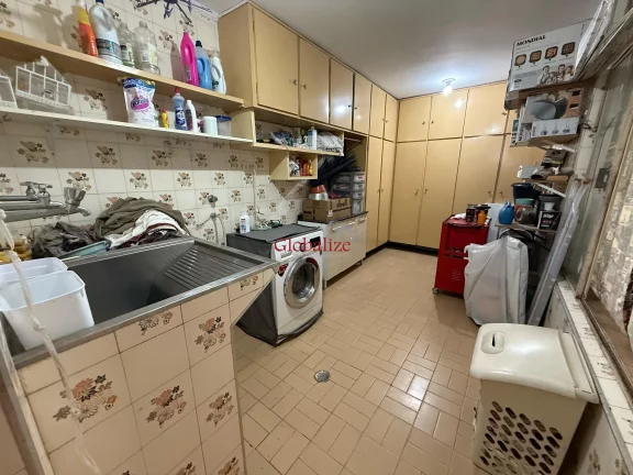 Imagem Oportunidade Sobrado à Venda com 3 dormitórios e 2 vagas no bairro da Encruzilhada em Santos por R$ 850 mil