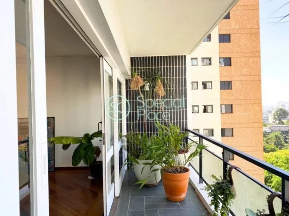 Imagem Lindo apartamento reformado em Higienópolis. São 185m² de área privativa, 03 suítes e 02 vagas ...
