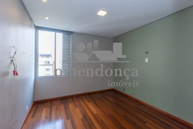 Imagem Apartamento em Perdizes com 198m², 3 quartos ( 1 su­te ) e 1 vaga.