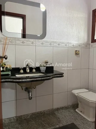 Imagem Esta casa é perfeita para quem busca uma localização privilegiada e segurança para sua família....