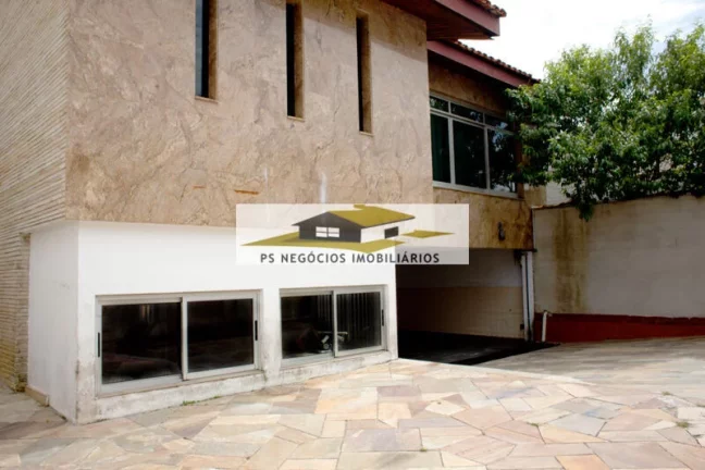 Imagem Sobrado para venda com 6 vagas