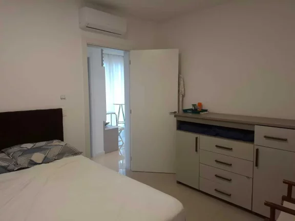 Imagem Apartamento com 2 dormitórios sendo 1 suíte e 1 vaga de garagem em Balneário Camboriú/SC