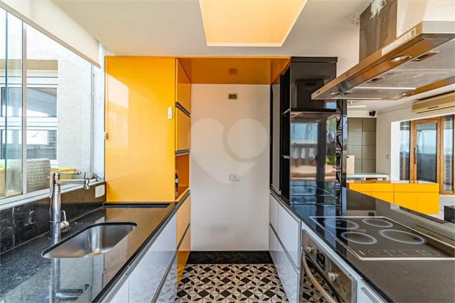 Imagem Cobertura à venda com 4 quartos, sendo 2 suítes, no condomínio Antonieta, São Paulo - SP