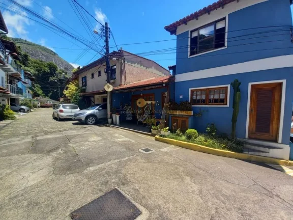 Imagem Casa em Condomínio para Venda em Teresópolis / RJ no bairro Iucas