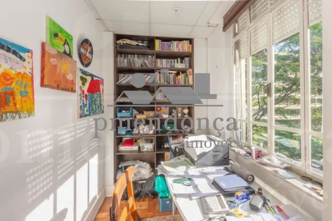 Imagem Apartamento com 278m², localizado na Rua Sabará esquina com Av Higienópolis.