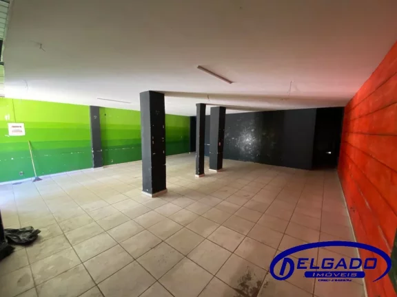Imagem DELGADO aluga LOJA COMERCIAL no Centro de Itaborai, 160 m de área coberta e 130 m descoberta, Itaborai