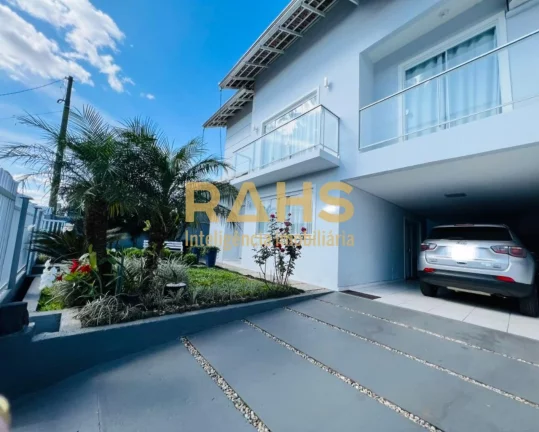 Sobrado Averbado, aceita financiamento, com 1 suíte e 3 quartos, 2 vagas de garagem à venda no bai...