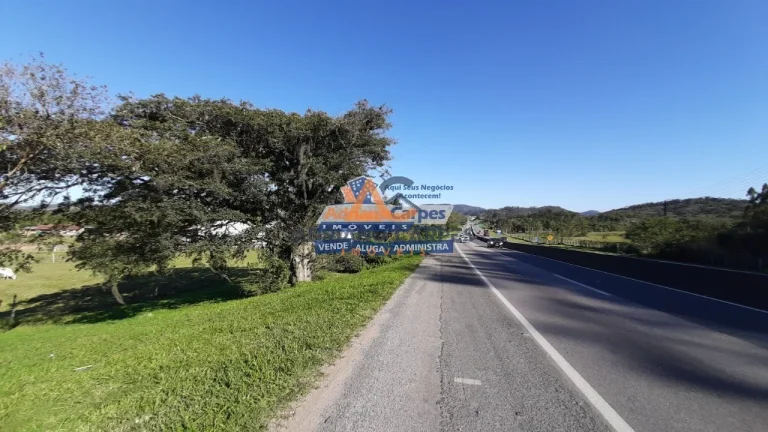 Imagem Adriano Carpes Imóveis vende terreno grande as margens da BR 101 em Balneário Piçarras.