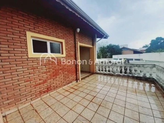 Imagem Oportunidade de negócio! Espaçoso sobrado com 5 quartos sendo 4 suítes, escritório, 7 banheiros,...