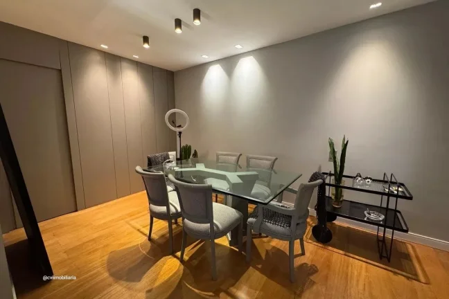 Imagem Este espaçoso apartamento de 95 metros quadrados está localizado no prestigiado bairro Funcionári...