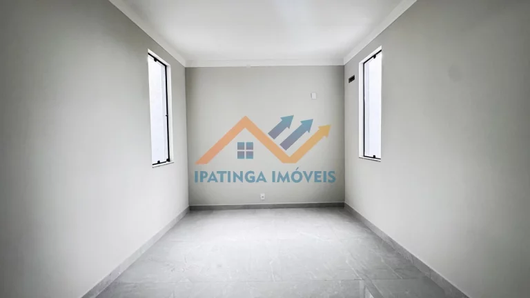 Imagem Casa Tríplex à venda no bairro Jardim Vitoria - Santana do Paraiso