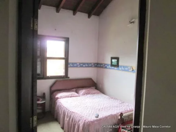 Imagem Casa situada em um bolsão residencial, altura do Km 23 da Raposo Tavares.