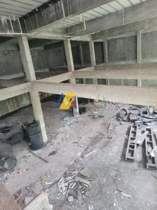 Imagem Galpão com grande área e acesso para caminhões em Mogi das Cruzes