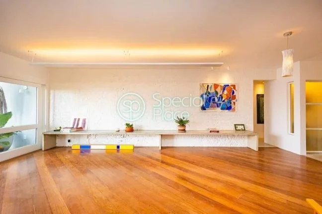 Imagem Lindo apartamento reformado em Higienópolis. São 185m² de área privativa, 03 suítes e 02 vagas ...
