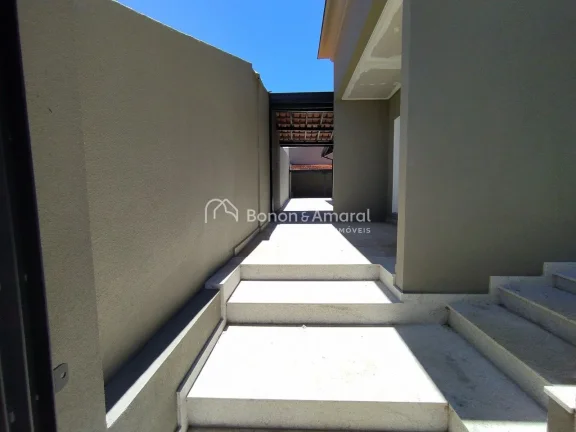 Imagem Casa com ótima planta, oferecendo muito potencial de personalização. Necessita de reformas, mas c...