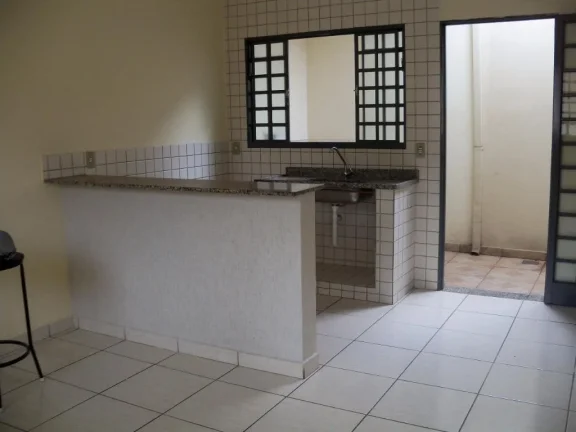 Imagem Casa com 3 dormitórios, copa, cozinha, lavanderia e edícula com suíte em ótima localização no ...