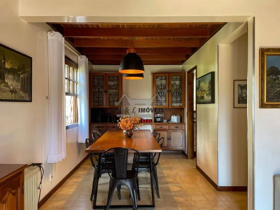 Imagem Casa à venda em Campos do Jordão - Com 97 m2, área gourmet e suíte