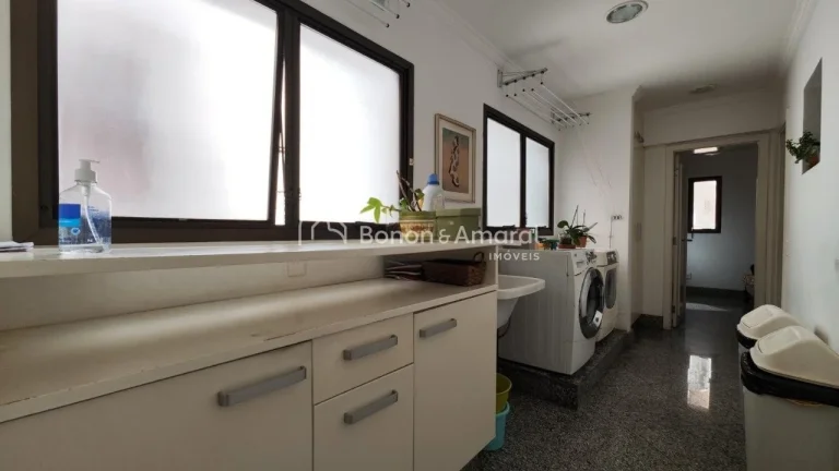 Imagem Sofisticação e exclusividade em um dos endereços mais nobres de Campinas. Este amplo apartamento,...