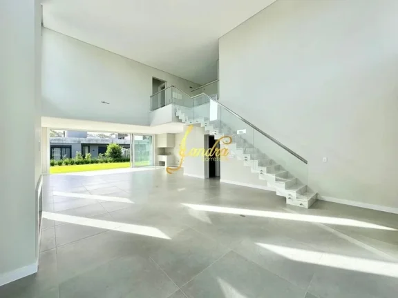 Imagem Sobrado em condomínio fechado com 04 suites