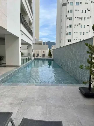 Imagem Apartamento com 3 suítes e 2 vagas de garagem há 250m2 do mar no Centro de Balneário Camboriú