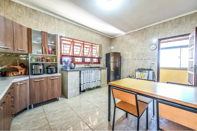 Imagem Casa à venda em Porto Alegre, Agronomia, com 2 quartos, 220m²
