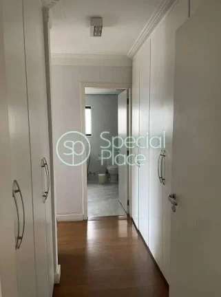 Imagem Este lindo e amplo imóvel conta com 3 quartos, sendo 3 suítes, 5 banheiros e 4 vagas de garagem de...