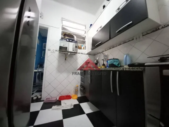 Imagem Apartamento com sala 02 quartos em excelente localização em icarai,proximo a todo comercio da região,condução na porta,rua tranquila