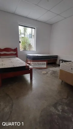 Imagem Vendo Excelente oportunidade na Lapa. Casa de 2 Dormitórios sendo uma suíte, sala em 2 ambíentes, 2 vagas de garagem, áreatotal 171m2, frente para 2 ruas, Jardim com algo natural, quintal com Árvores frutíferas produzindo, aproveite essa oportunidade, Val