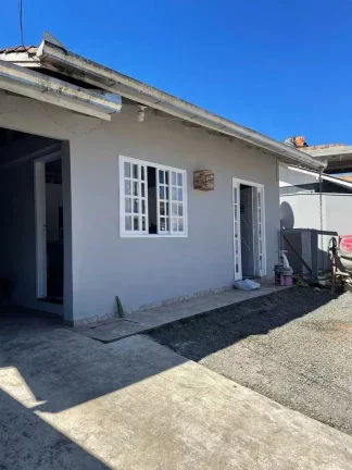 Imagem Casa com 2 dormitórios e 2 vagas de garagem em Camboriú