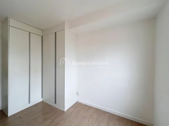 Imagem Apartamento em andar alto, com vista livre e sol da manhã

Em rua tranquila, o Condomínio Invite T...