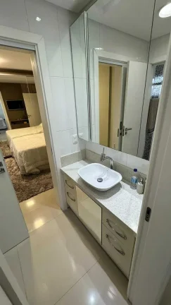 Imagem Apartamento com 1 suíte master e 1 demi próximo ao passeio São Miguel em Balneário Camboriú
