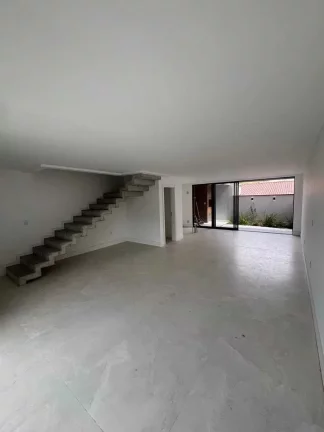 Imagem Sobrado com 3 suítes e 3 vagas e piscina privativa no bairro São Francisco de Assis, em Camboriú/SC