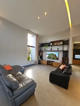 Imagem A 5ª Avenida imóveis selecionou essa Casa Moderna e Térrea no Condomínio Vida Marina em Busca Vida, 3 Suítes, Piscina c/ Cascata e Área Gourmet: