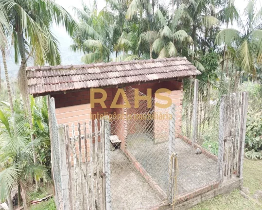 Imagem A liberdade de viver em um ambiente em meio a muita natureza. Excelente chácara, escriturada a vend...