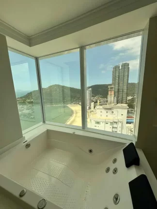 Imagem Apartamento frente mar com 4 suítes e 4 vagas na Barra Sul de Balneário Camboriú
