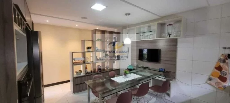 Imagem Vendo Casa em Condomínio Fechado, com 481 m², 4 suítes, sala p/ 4 ambientes, espaço gourmet e 2 vagas