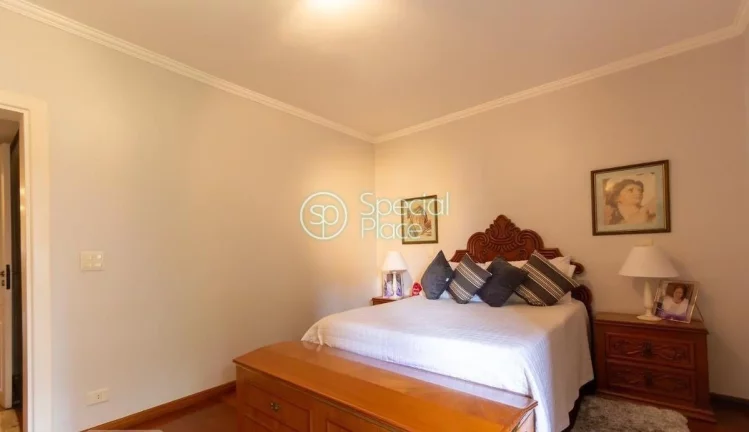 Imagem Espaçoso apartamento à venda com 4 quartos, sendo 4 suítes, e 6 banheiros no total, 2 quartos de ...