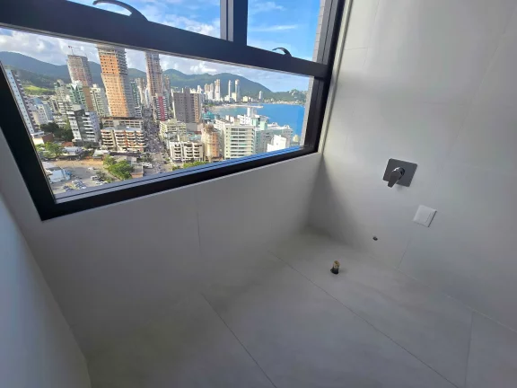Imagem Apartamento vista mar com 3 suítes e 3 vagas de garagem no Centro de Itapema