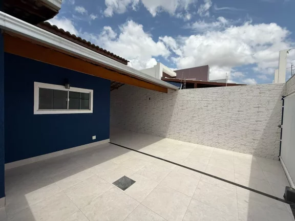 Imagem Casa à venda em Vitória da Conquista-BA, no bairro Felícia: 3 quartos, 1 suíte, 1 sala, 2 banheiros, 4 vagas de garagem, 123m².