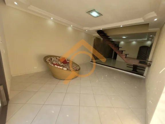 Imagem Residência de Luxo à Venda em Caieiras-SP: 4 Quartos, 1 Suíte, 2 Salas, 4 Banheiros, 2 Vagas de Garagem, 300m². Venha Conferir!