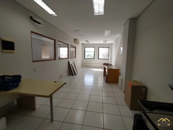 Imagem Salão Comercial com 300m² - Locação no Centro de Jundiaí