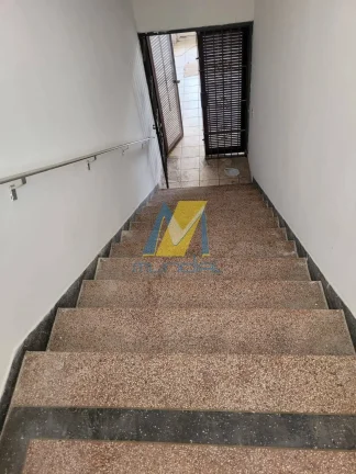 Imagem Casa Sobre Loja com 3 Dormitórios, Suíte e Área de Churrasqueira