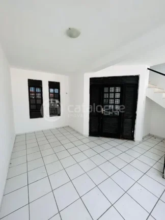 Imagem Excelente Casa em Lagoa Nova - Localização Estratégica e Amplo Espaço!