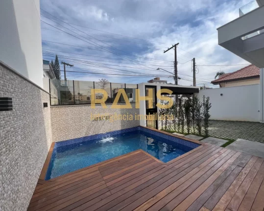 Imagem Casa com arquitetura moderna no Bairro América. Área construída de 204m² Possui 3 suítes amplas...