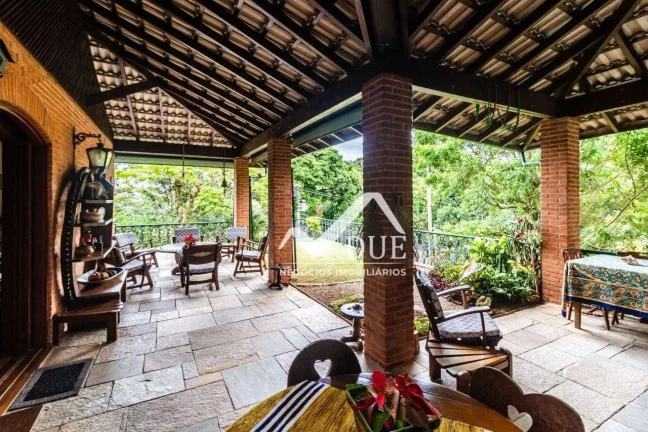 Imagem Casa tipo sobrado no Morro Santa Terezinha com 400m² de área construída.