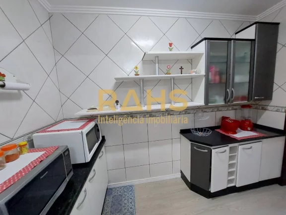 Imagem Lindo sobrado, totalmente averbado, com muito espaço e charme, sua área privativa de 175m² em um ...