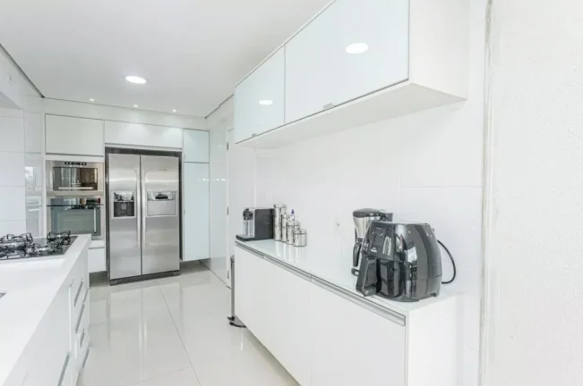 Imagem Apartamento 111M², 3Q, 1 Suíte, 2 Banheiros, 2 Vagas, Varanda Gourmet, Academia, Churrasqueira, Piscina Adulto e Infantil, Salão de Festas e Jogos.