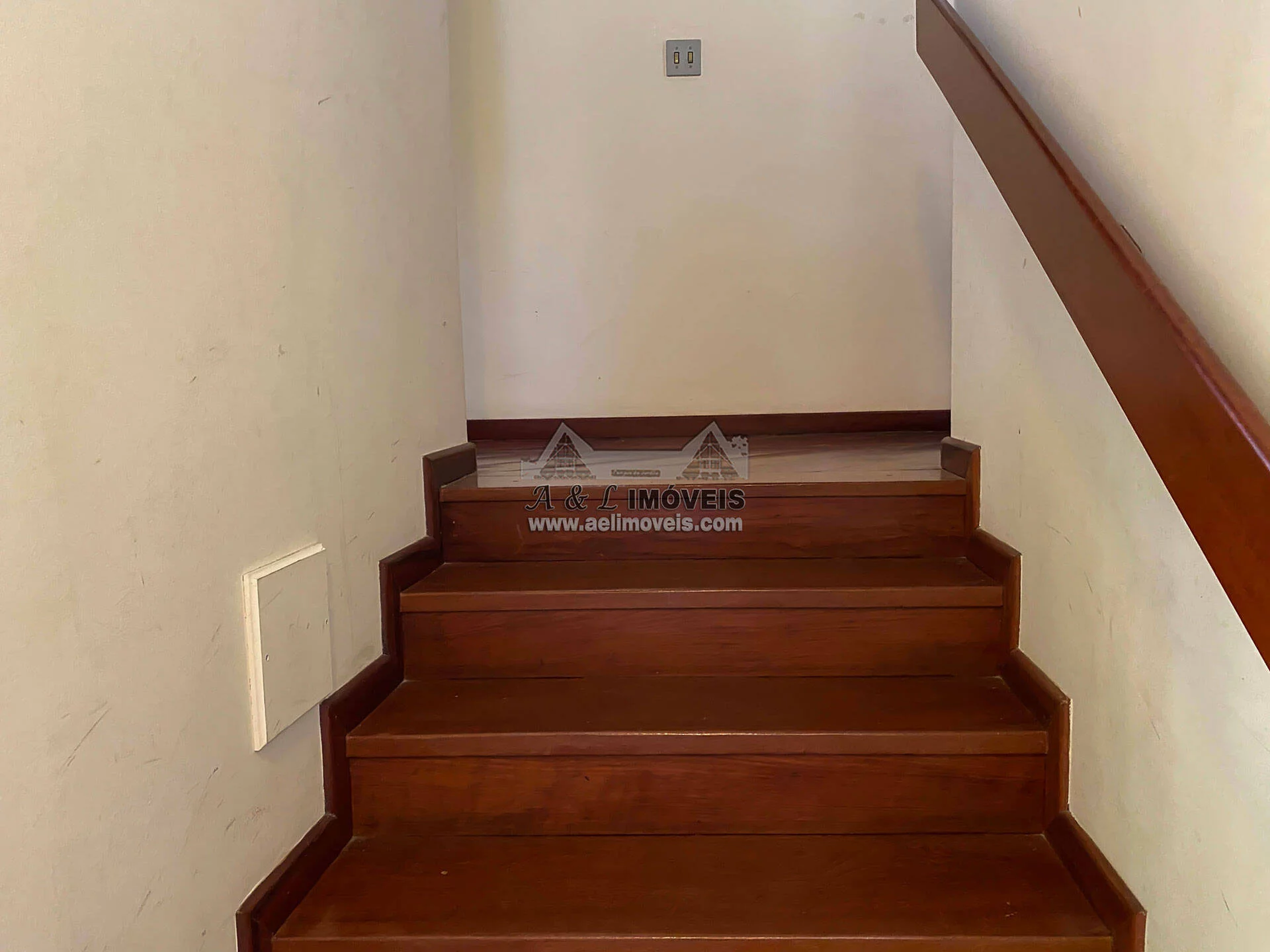 Imagem Casa à venda em Campos do Jordão – Com 5 dorm Vista para Pedra do Baú